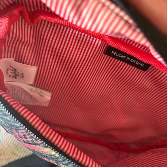 Herschel Supply Company rainbow hip pack/cross body bag. Preowned condition. - Picture 5 of 7